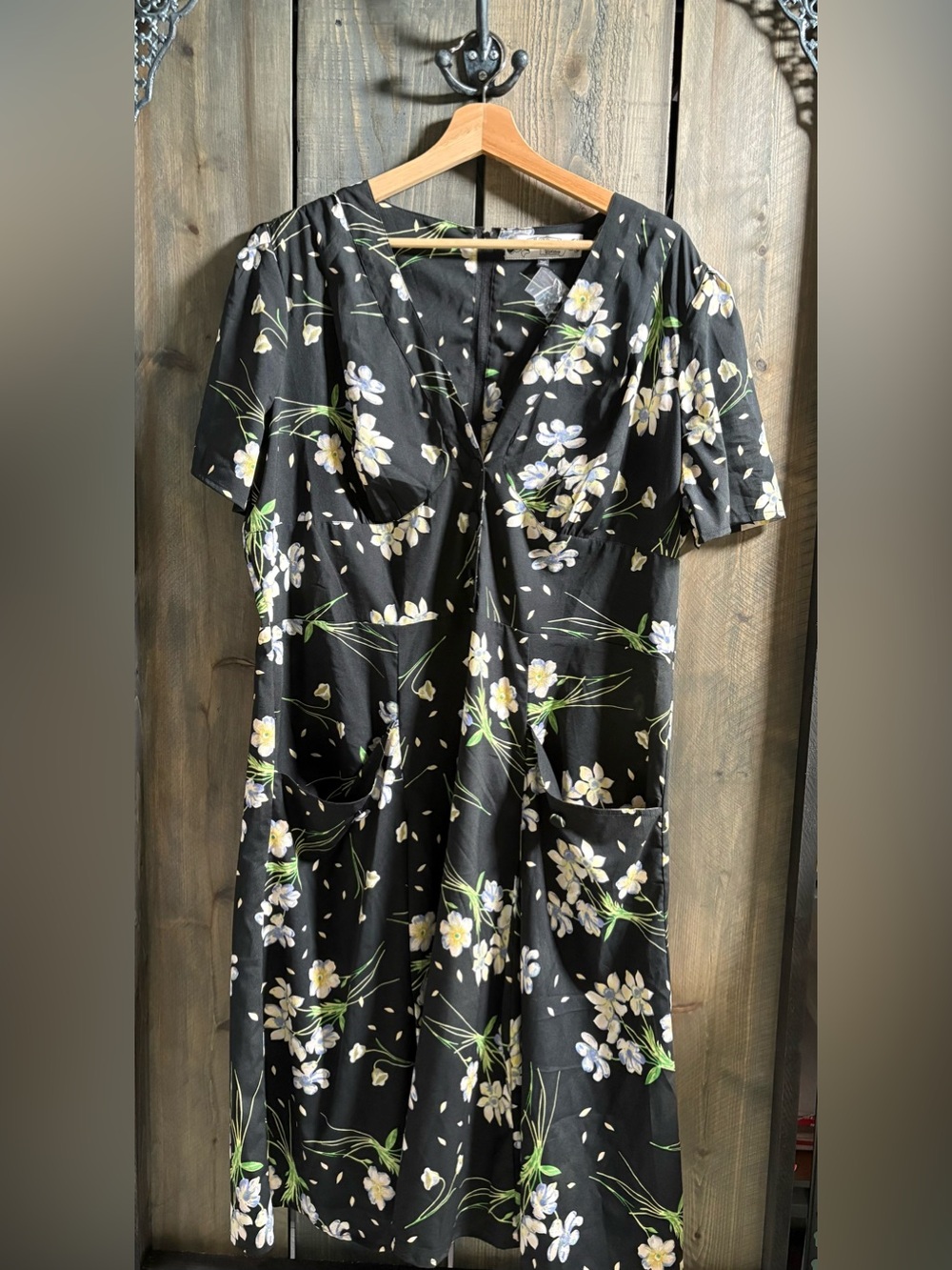 NWOT Hell Bunny Black Floral V-Neck Midi Dress with Pockets